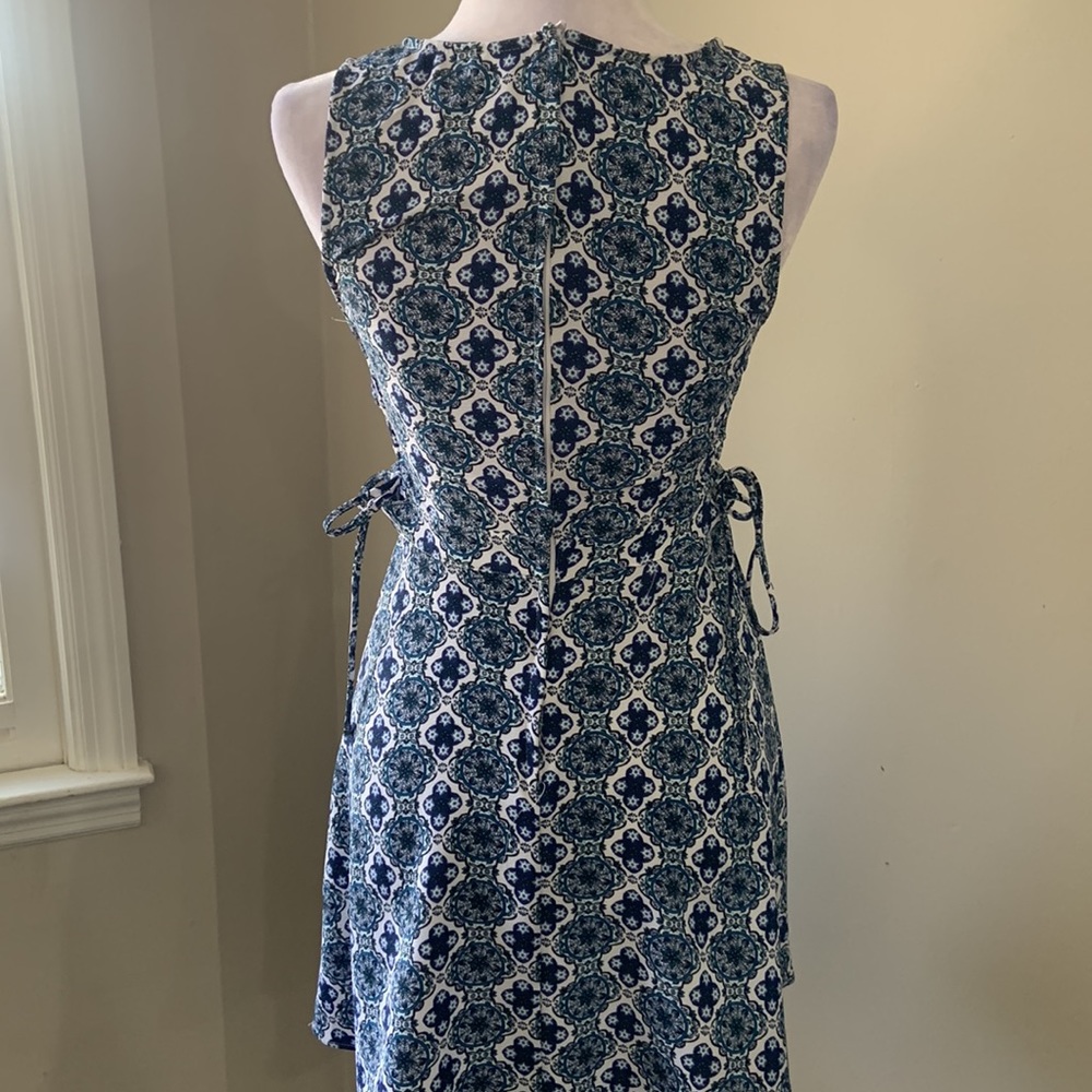 Dress - Picture 3 of 4